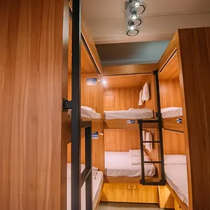 Auberge de jeunesse Bluewaters Pods 38 Hongkong St 